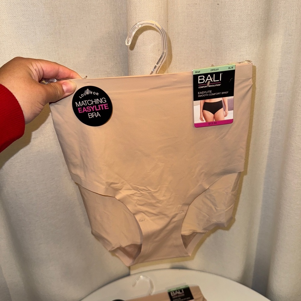 3 Bali Comfort Revolution Easylite Seamless Brief NWT XL/8 - Picture 2 of 5
